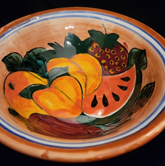 Mexican Hand Painted Pottery Fruit Bowl Signed by Artist. Bowl has multicolored - Picture 7 of 7